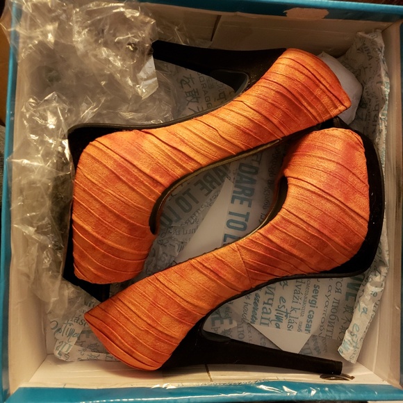 Manhattan Shoes - 2 For $25 Women's Heels Size 6.5